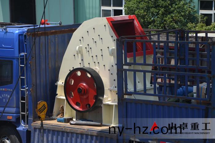 重鎚(chui)式破碎機(jī)(ji)廠傢